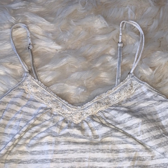 Abercrombie kids gray and cream striped tank top Size Medium - Picture 2 of 7